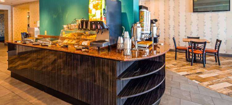 亚特兰大机场东贝斯特韦斯特优质酒店(Best Western Plus Atlanta Airport-East)图片