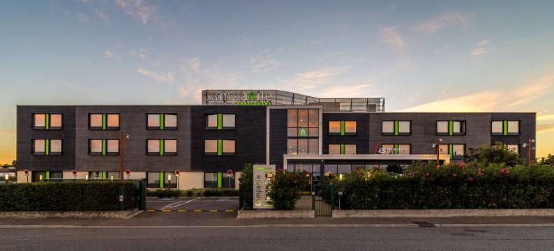 卡尔卡松东部康铂拉西特酒店(Campanile Carcassonne Est - la CITÉ)图片