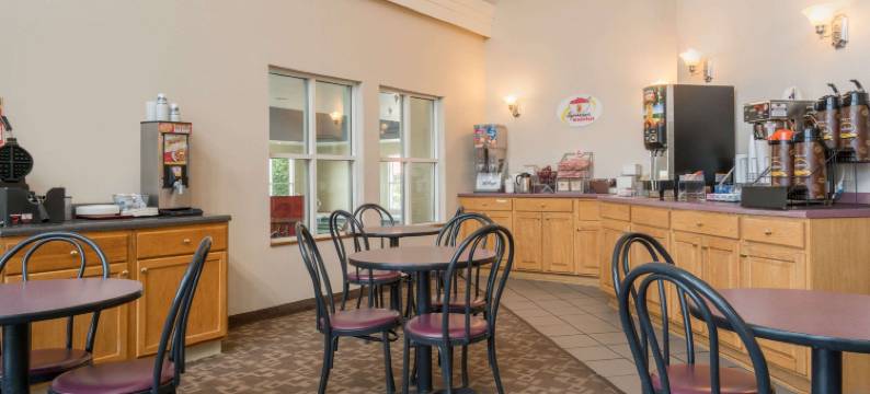 梅诺莫尼速8酒店(Super 8 by Wyndham Menomonie WI)图片