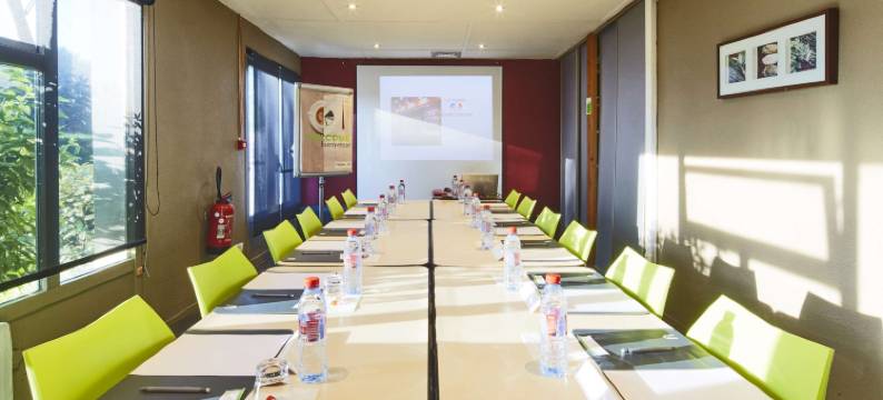 波尔多东阿尔蒂格康铂自然酒店(Campanile NATURE - Bordeaux Est Artigues)图片