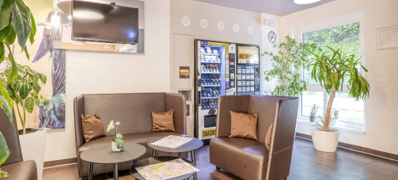 斯图加特-瓦和因根民宿酒店(B&B HOTEL Stuttgart-Vaihingen)图片