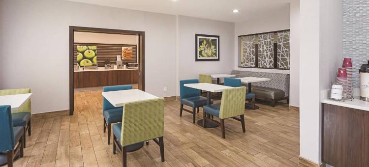 梅德福森特勒尔波因特拉昆塔温德姆套房酒店(La Quinta Inn & Suites by Wyndham Central Point - Medford)图片