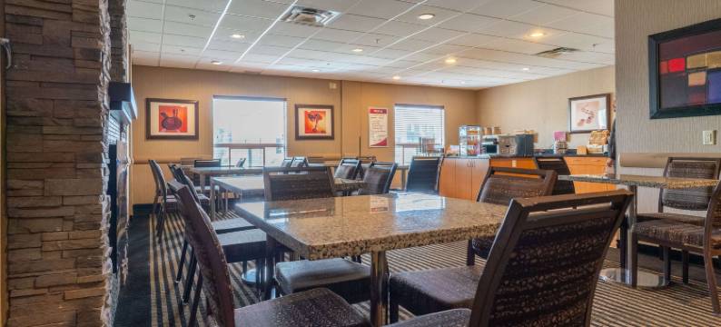 南埃德蒙顿贝斯特韦斯特优质套房酒店(Best Western Plus South Edmonton Inn  Suites)图片