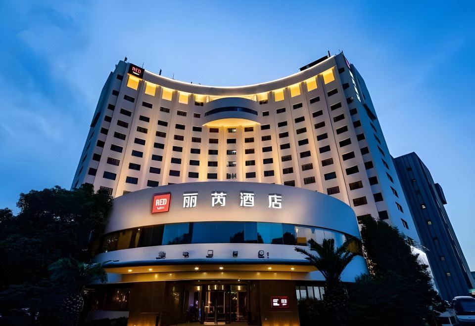 Radisson RED Shanghai Wujiaochang HotelOver view