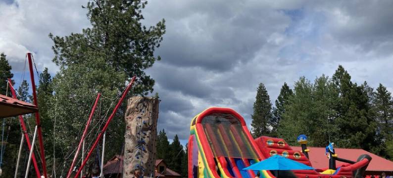 NEW LISTING! UPDATED 3 SUITES & AC! HOT-TUB, SHARC, FORT ROCK, BIKES, DOG OK.图片