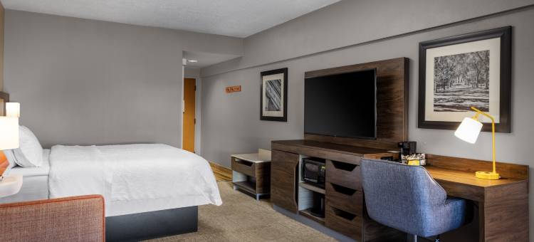 威廉斯堡广场州立学院欢朋酒店套房(Hampton Inn & Suites State College at Williamsburg Square)图片