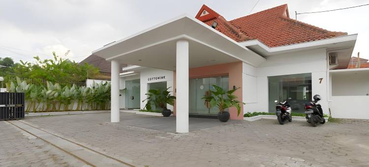 红多兹Plus酒店-德曼甘格加亚(RedDoorz Plus @ Demangan Gejayan)图片