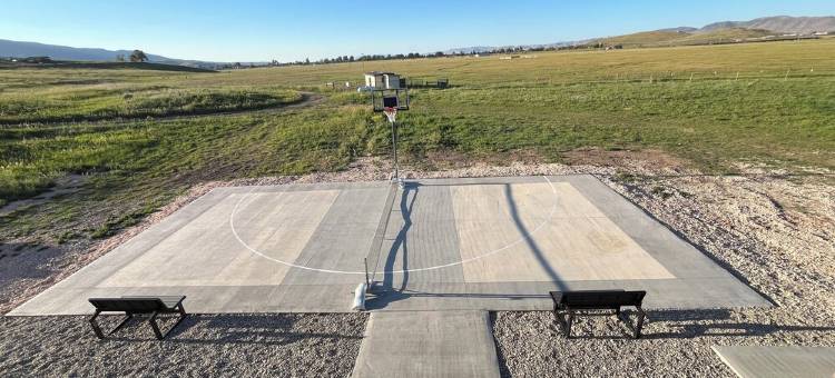 Private Hot Tub and P-Ball/B-Ball Court! Ideal Beach Access, and Golf Nearby!图片