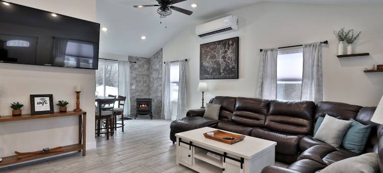 Rutland隐藏的瑰宝，靠近各处，翻新的两卧室一卫度假屋(Rutland's Hidden Gem: 2 Br/1ba Renovated Home Close to Everything 2 Bedroom Home)图片