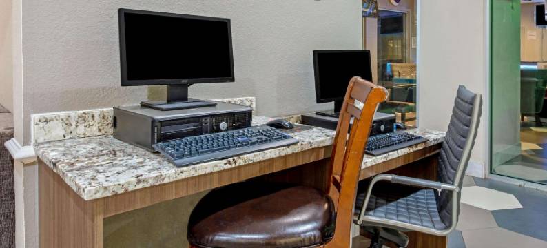 休斯顿金伍德医疗拉昆塔温德姆套房酒店(La Quinta Inn & Suites by Wyndham Kingwood Houston IAH Airpt)图片