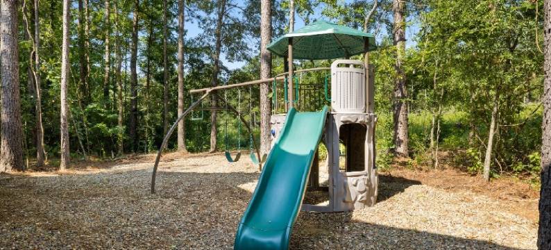 Hot Tub, Game Loft, and Cozy Patio - Stylish Bungalow Retreat图片