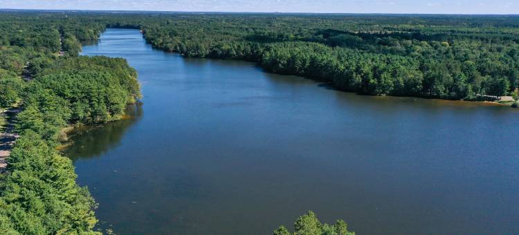 威斯康星拉皮兹瓦泽查旅馆(Wazeecha Lodge in Wisconsin Rapids)图片
