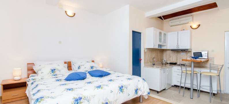 那波里公寓(Apartments and Room Napoli)图片