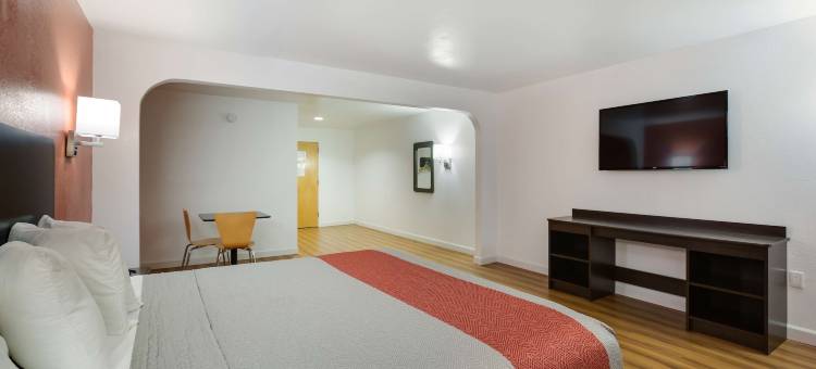 格鲁吉亚萨沃尼6号汽车旅馆- 格威内特中心(Motel 6 Suwanee, GA - Gwinnett Center)图片