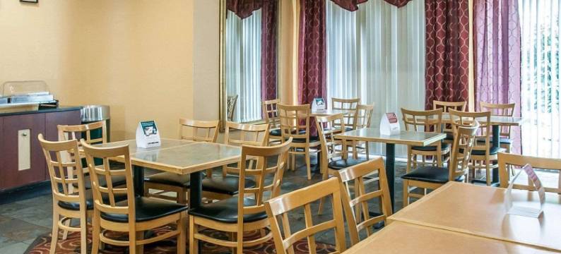 堪萨斯城I-435北凯艺套房酒店-近体育场(Quality Inn & Suites Kansas City I-435N Near Sports Complex)图片