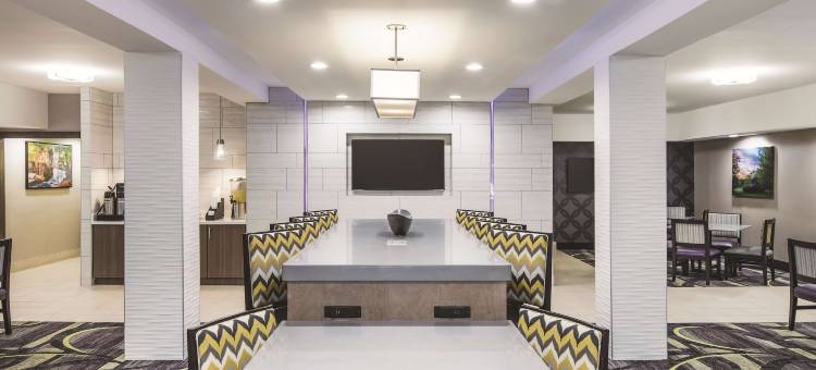 米利奇维尔拉昆塔温德姆套房酒店(La Quinta Inn & Suites by Wyndham Milledgeville)图片