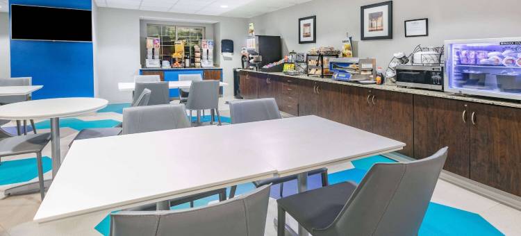 麦客达温德姆奥斯汀机场酒店及套房(Microtel Inn & Suites by Wyndham Austin Airport)图片
