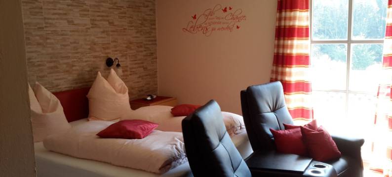 兰德加斯托赫尔施泰恩酒店(Landgasthof Hotel Zum Hirschenstein, Pension Garni)图片