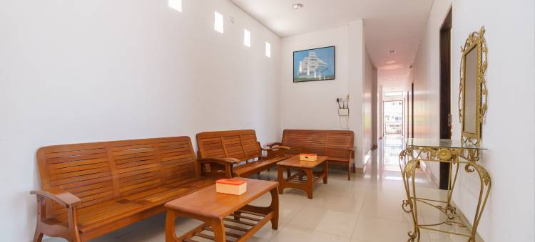 红多兹酒店-近巴东吉姆巴丹斯蒂努尔巴亚(RedDoorz Near Jembatan Siti Nurbaya Padang)图片