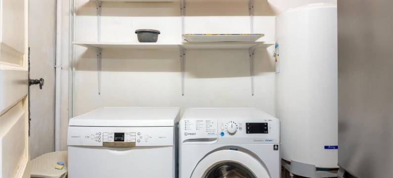 Spacious holiday home with private pool and park图片