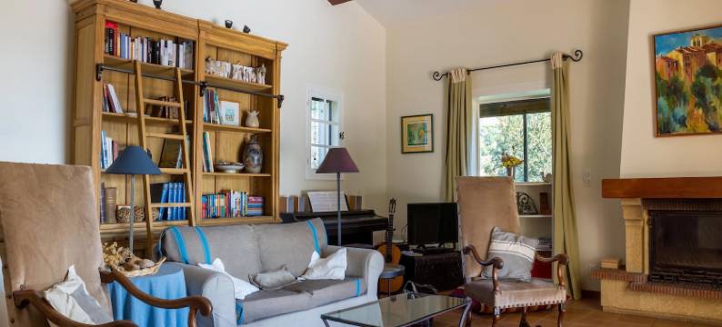 Villa in Cavalaire-Sur-Mer with Sea Views图片