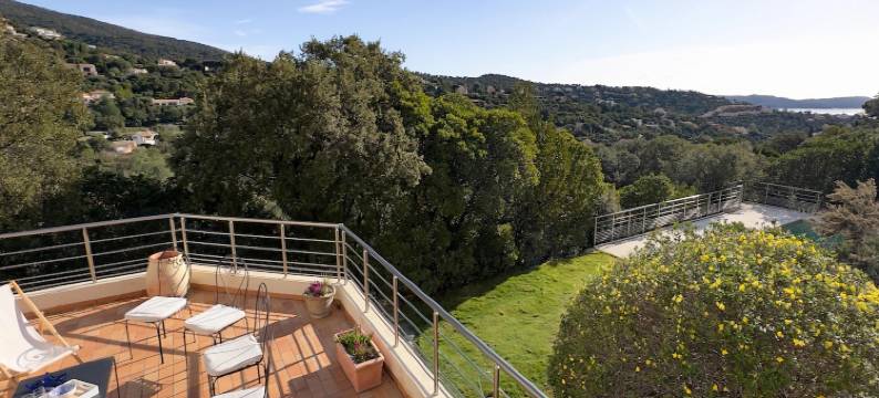 Villa in Cavalaire-Sur-Mer with Sea Views图片