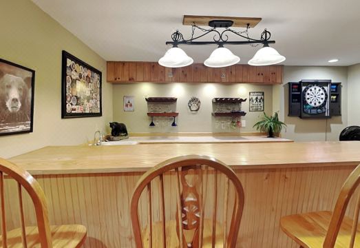 Bear Paws Hotel Overview