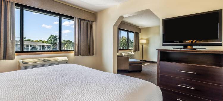 布卢明顿MSP机场呗盟套房酒店(Baymont by Wyndham Bloomington MSP Airport)图片