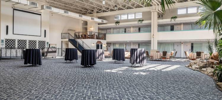 州立学院城华美达酒店及会议中心(Ramada by Wyndham State College Hotel & Conference Center)图片