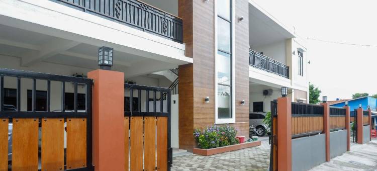 红多兹酒店-近蒂尔托纳迪2号航站楼(RedDoorz Near Terminal Tirtonadi 2)图片