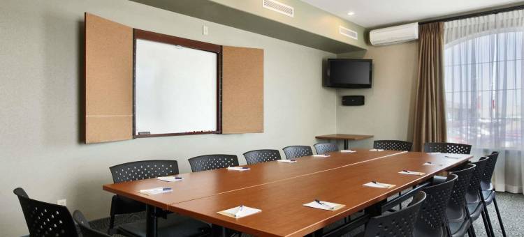 布兰顿温德姆戴斯套房酒店(Days Inn & Suites by Wyndham Brandon)图片