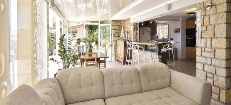 Villa in Antibes with Pool and Sea View图片