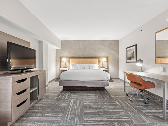 诺克斯维尔市中心欢朋酒店及套房