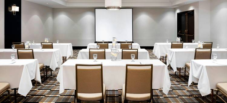 米西索加梅德维尔福朋喜来登酒店(Four Points by Sheraton Mississauga Meadowvale)图片