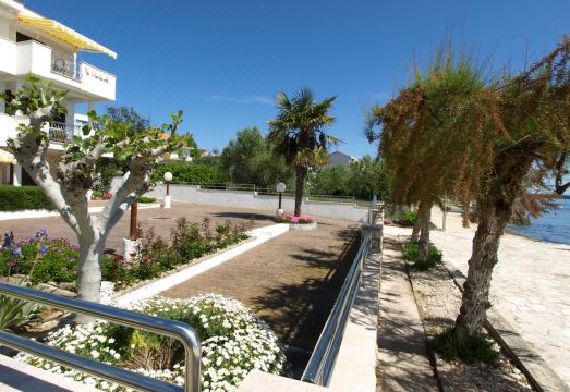 Maras Hotel Overview