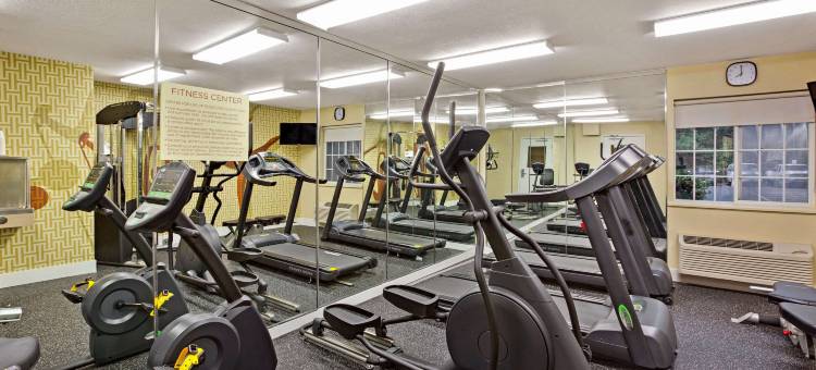 夏洛特 - 行政公园美茵斯坦套房酒店(Suburban Studios Charlotte - Executive Park)图片