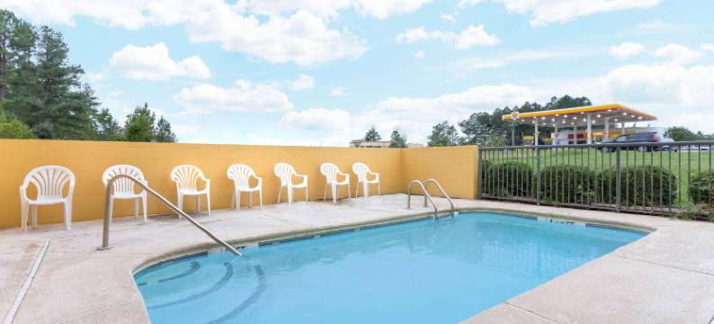 奥兰治堡温德姆速8酒店(Super 8 by Wyndham Orangeburg)图片