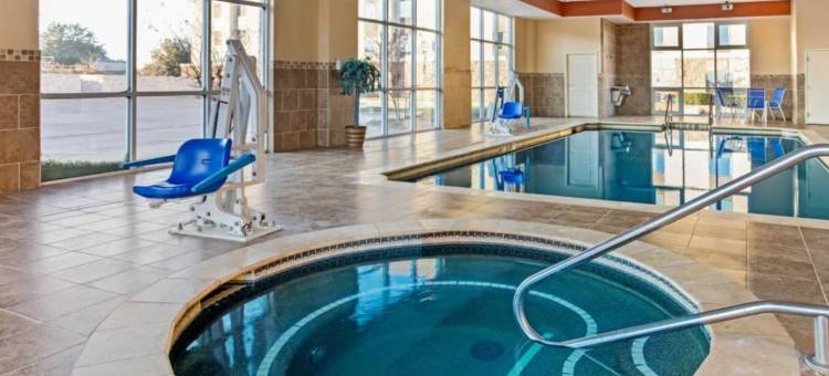 拉昆塔温德姆酒店套房，由温德姆富特沃思 - 布尔森运营(La Quinta Inn and Suites by Wyndham Ft. Worth - Burleson)图片