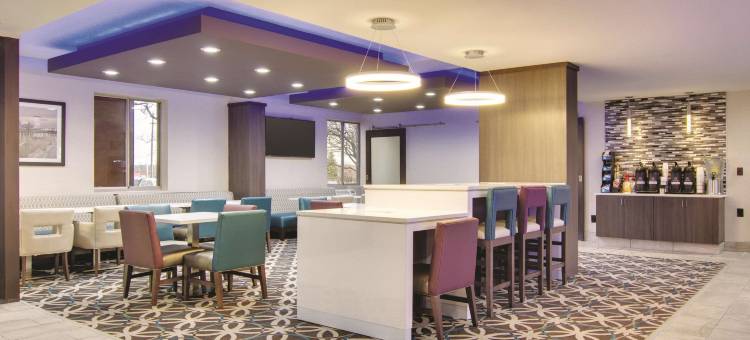 克利夫兰机场西拉昆塔温德姆套房酒店(La Quinta Inn & Suites by Wyndham Cleveland Airport West)图片