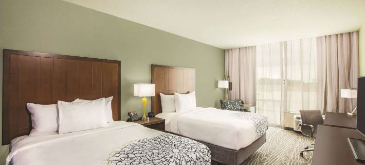 威奇托东北拉昆塔温德姆套房酒店(La Quinta Inn & Suites by Wyndham Wichita Northeast)图片