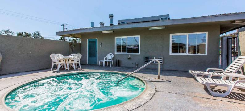 安大略米尔斯购物中心罗德威旅馆(Rodeway Inn Ontario Mills Mall)图片