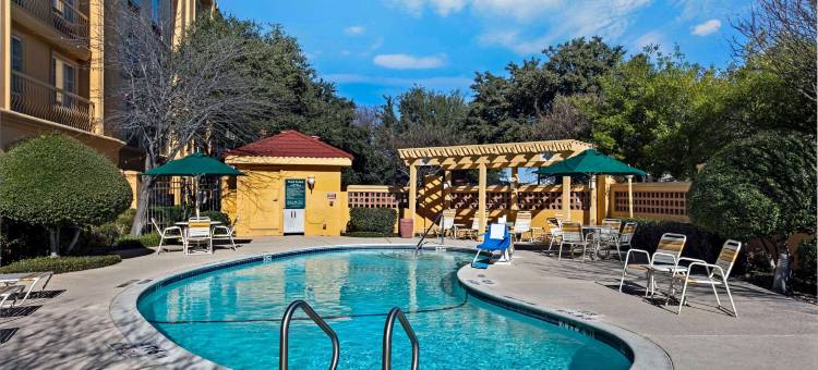 达拉斯阿林顿南拉昆塔温德姆套房酒店(La Quinta Inn & Suites by Wyndham Dallas Arlington South)图片