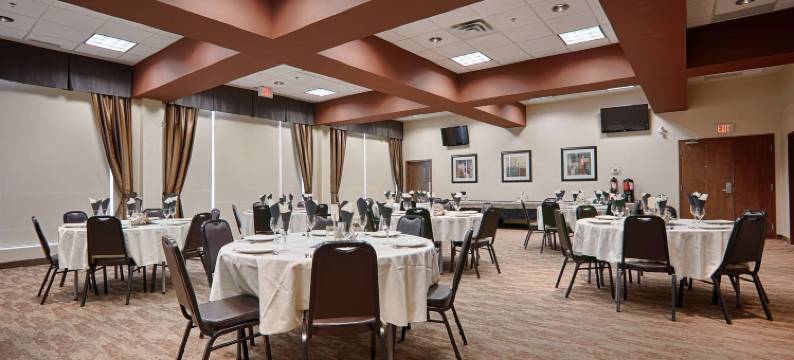 城堡西尔万湖贝斯特韦斯特优质酒店(Best Western Plus Chateau Inn Sylvan Lake)图片