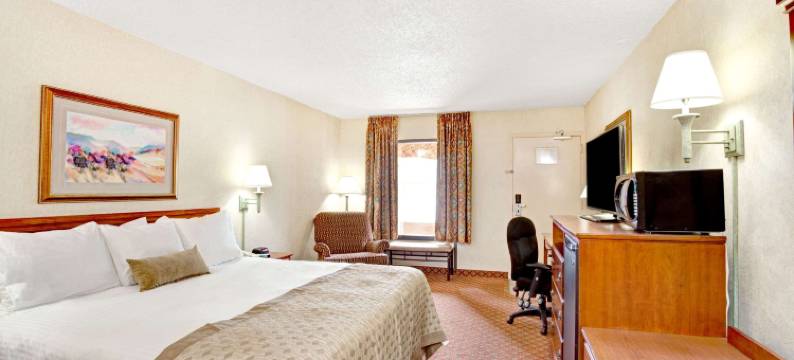 西孟斐斯华美达酒店(Ramada by Wyndham West Memphis)图片