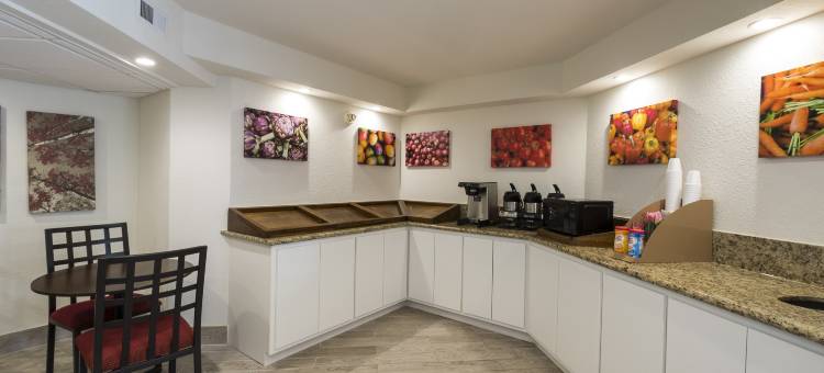 休斯顿能源走廊红顶Plus酒店(Red Roof PLUS+ Houston - Energy Corridor)图片