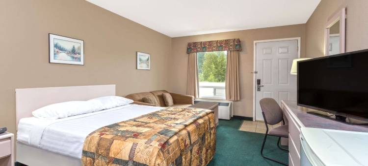 戈尔登温德姆速8酒店(Super 8 by Wyndham Golden)图片