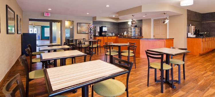 梅诺莫尼贝斯特韦斯特优质套房酒店(Best Western Plus Menomonie Inn  Suites)图片