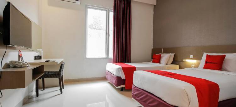 果阿桑亚拉吉红多兹酒店(RedDoorz Near Goa Sunyaragi)图片