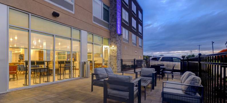 底特律迪尔伯恩智选假日套房酒店(Holiday Inn Express & Suites DETROIT - DEARBORN by IHG)图片