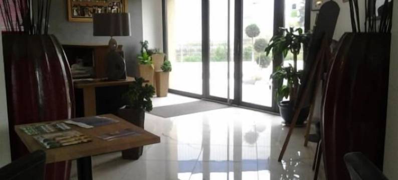 雷希德拉之家酒店(Appart'Hotel Residella House Room & Kitchen Avignon le Pontet)图片